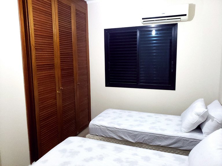 Flat 01 Quadra Praia Pitangueiras Cap.Varam 2114