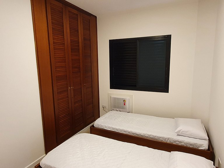 Flat 01 Quadra Praia Pitangueiras Cap.Varam 3092