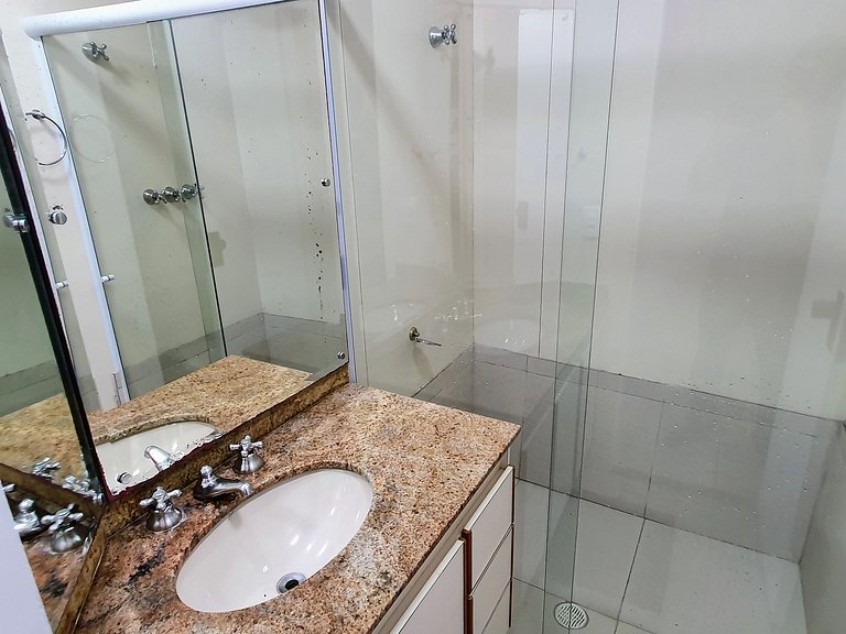 Flat 01 Quadra Praia Pitangueiras Cap.Varam 2151