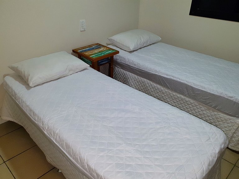 Flat 01 Quadra Praia Pitangueiras Cap.Varam 3093