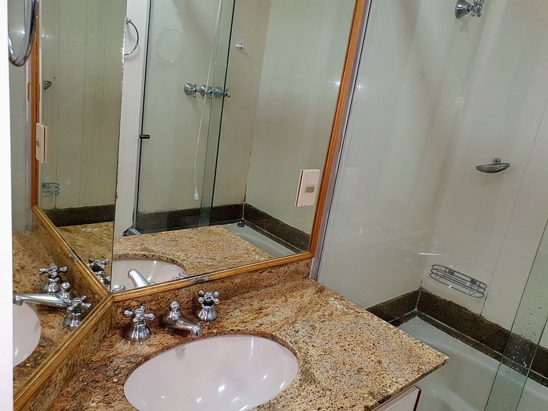 Flat 01 Quadra Praia Pitangueiras Cap.Varam 2114