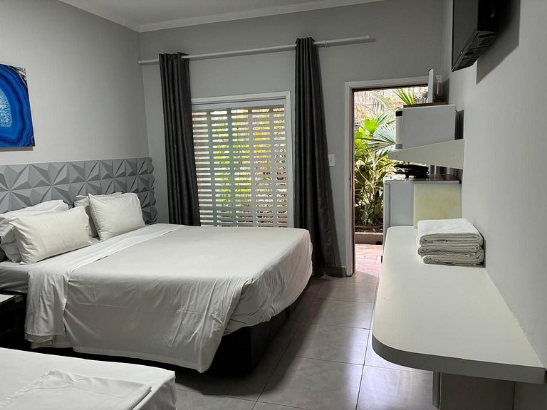 hotel frente ao mar enseada - delphin 111
